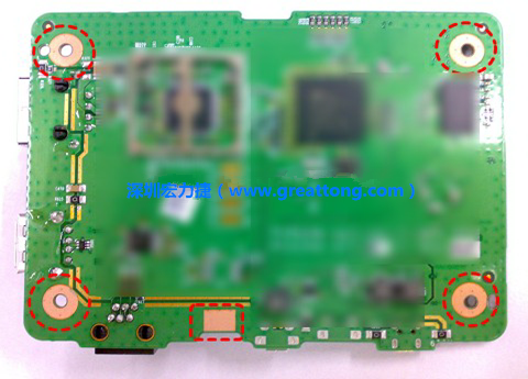 雷射后。使用雷射(Laser)去除綠漆后的效果。