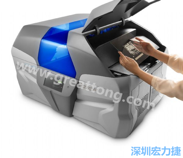 利用3D列印機(jī)器可制造多層板。