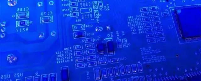 軸心自控AC系列自動涂覆機涂覆效果，均勻度非常一致